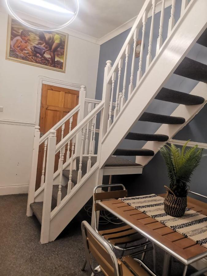 The Superhost - 4 Bedroom House صندرلاند المظهر الخارجي الصورة